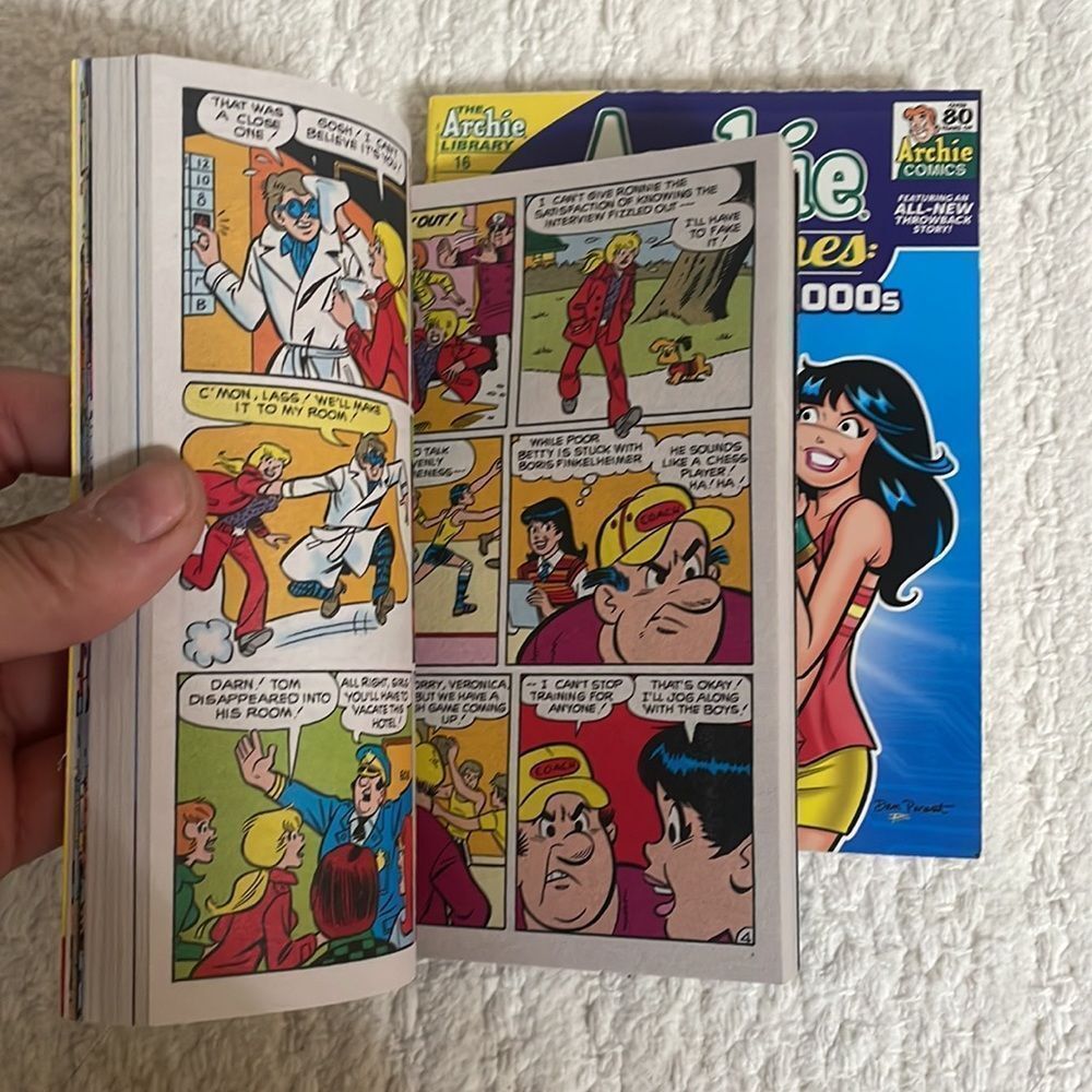 2 x Archie Comic Books - Picture 6 of 6